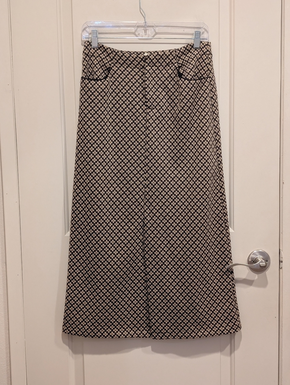 NKN Nekane Classic Black and Cream Patterned A-Line Midi  Skirt Size Medium